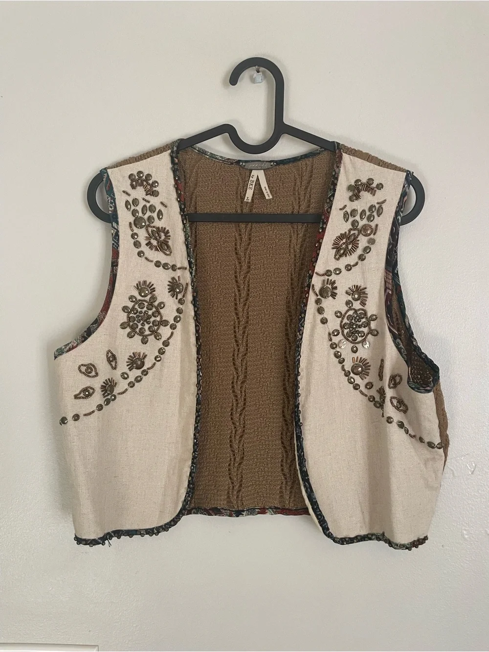 Gimmicks by BKE Beaded Linen Boho Cable Knit Back Vest Sz Large Buckle Festival